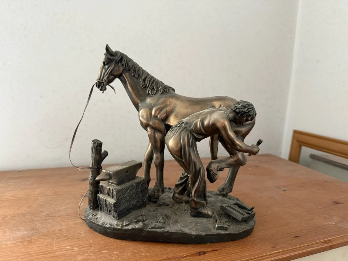Horse statues - Image 1