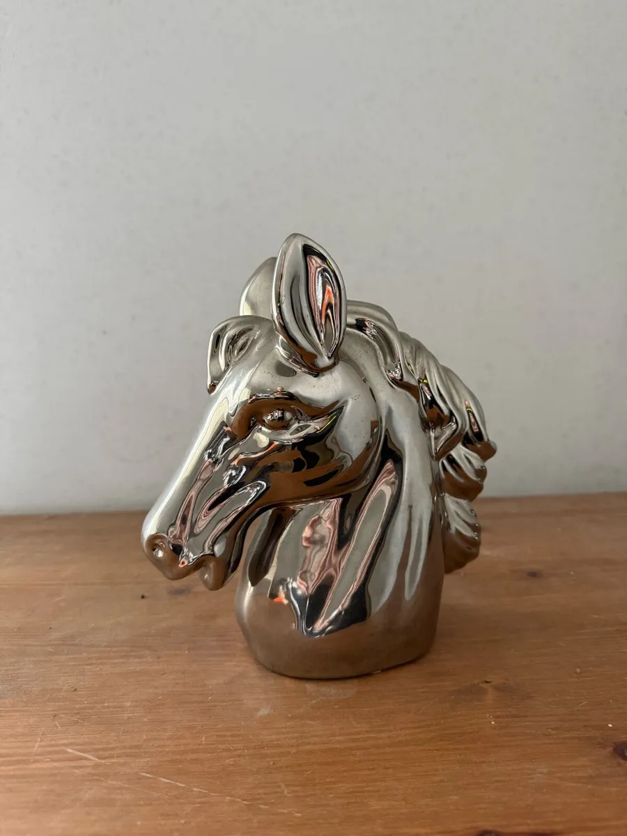 Horse statues - Image 2