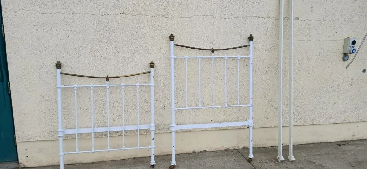 Old single brass know bed - Image 1