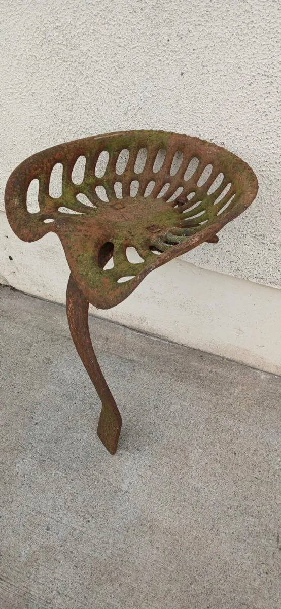 Mowing machine seat - Image 1