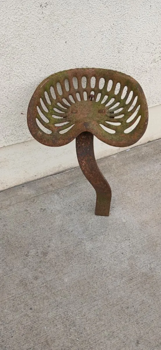 Mowing machine seat - Image 4
