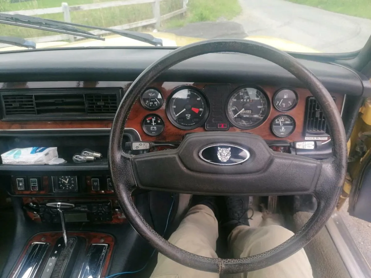 Jaguar XJ6 - Image 3