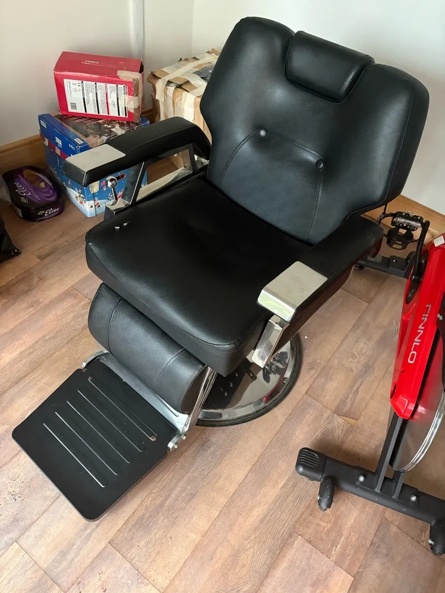 Barber chair - Image 1