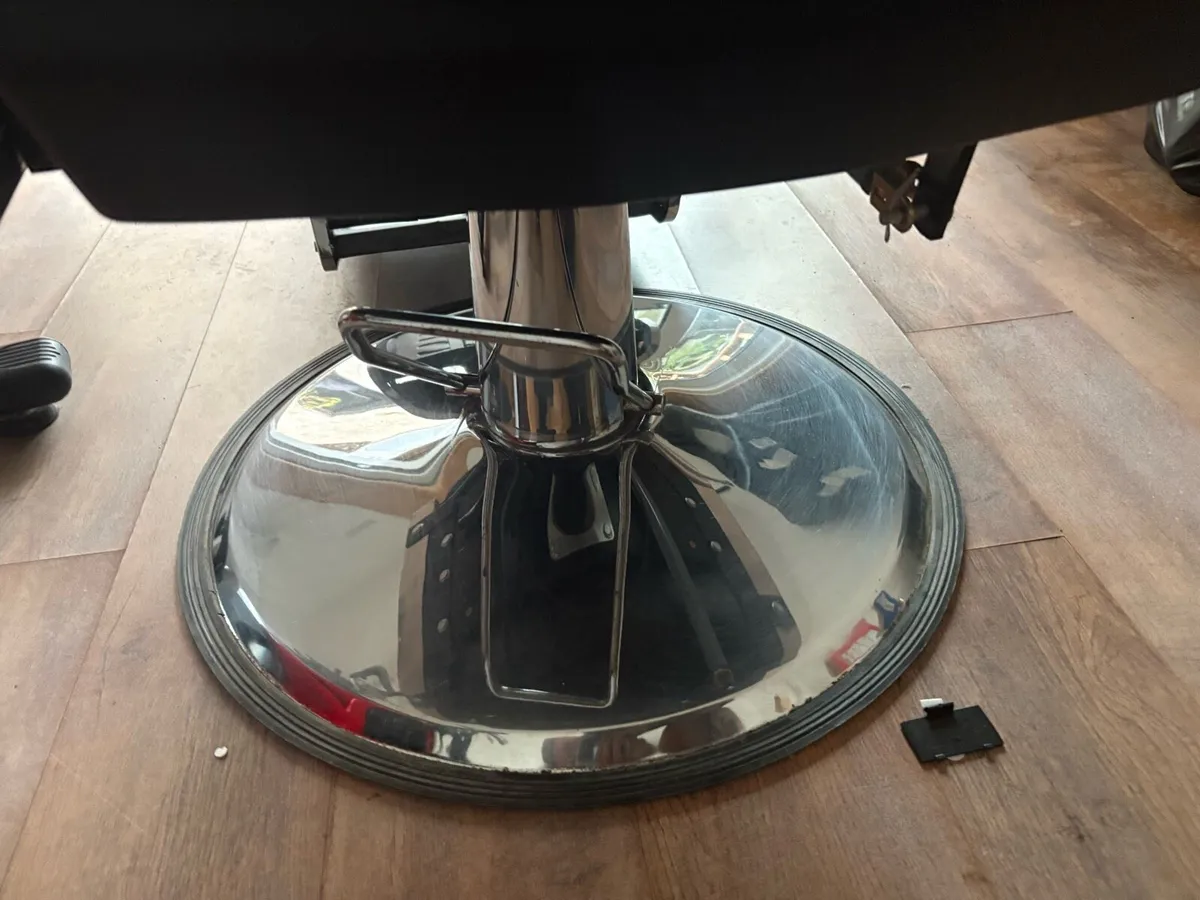 Barber chair - Image 4