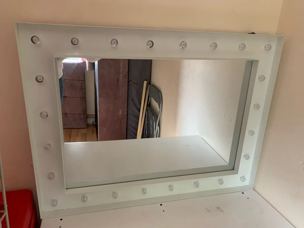 LED Hollywood Vanity Mirror - Image 1