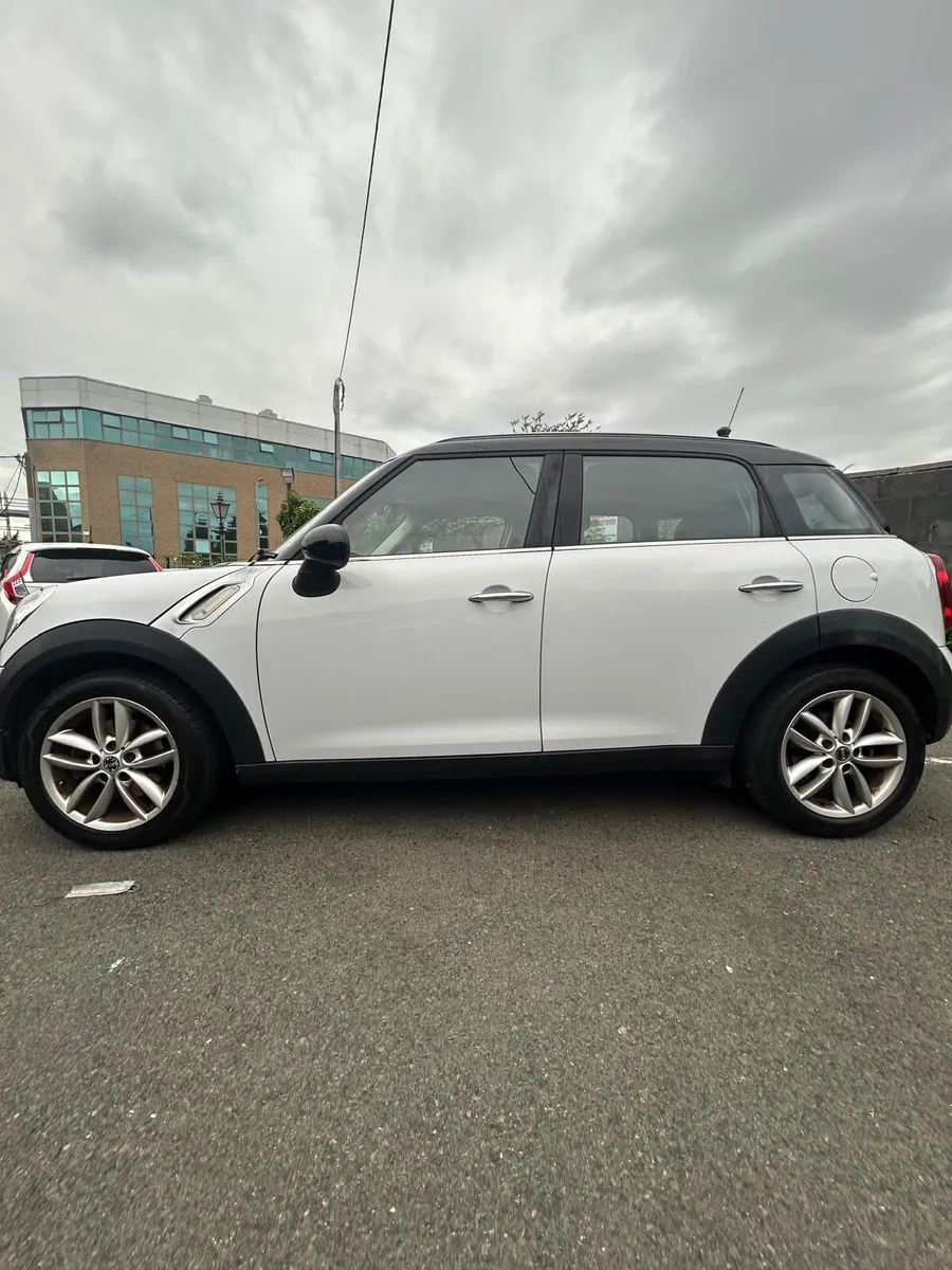 Mini Cooper 2011 - Image 2