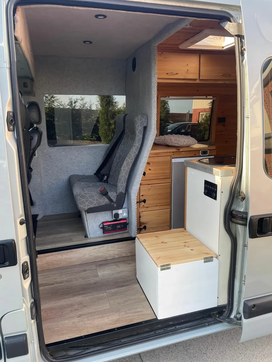 Campervan Renault Master - Image 4