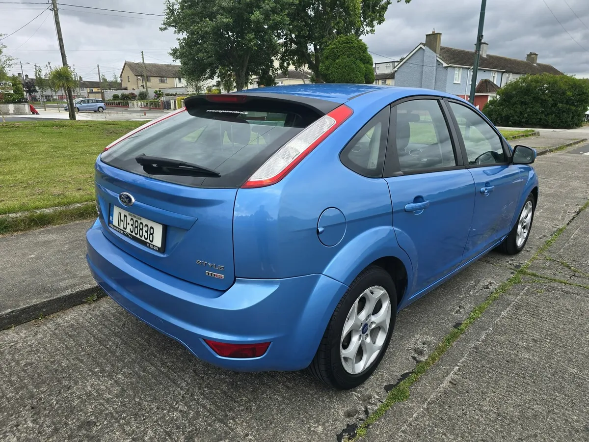2011 Focus - Image 4