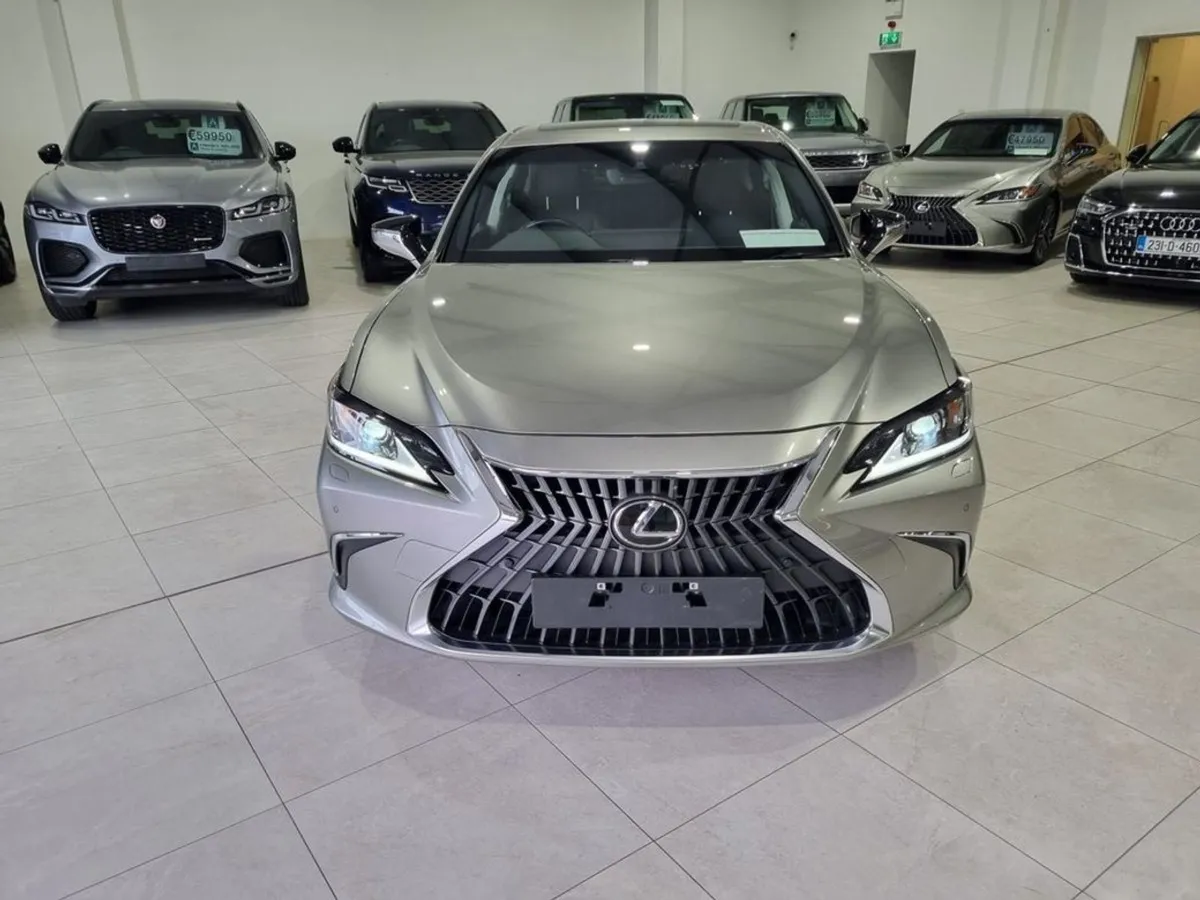 Lexus ES 300h Priced TO Sell - Image 3