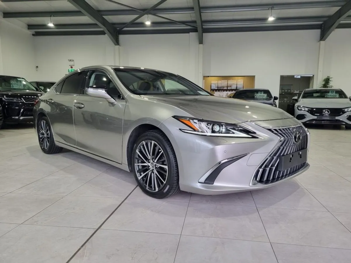 Lexus ES 300h Priced TO Sell - Image 4