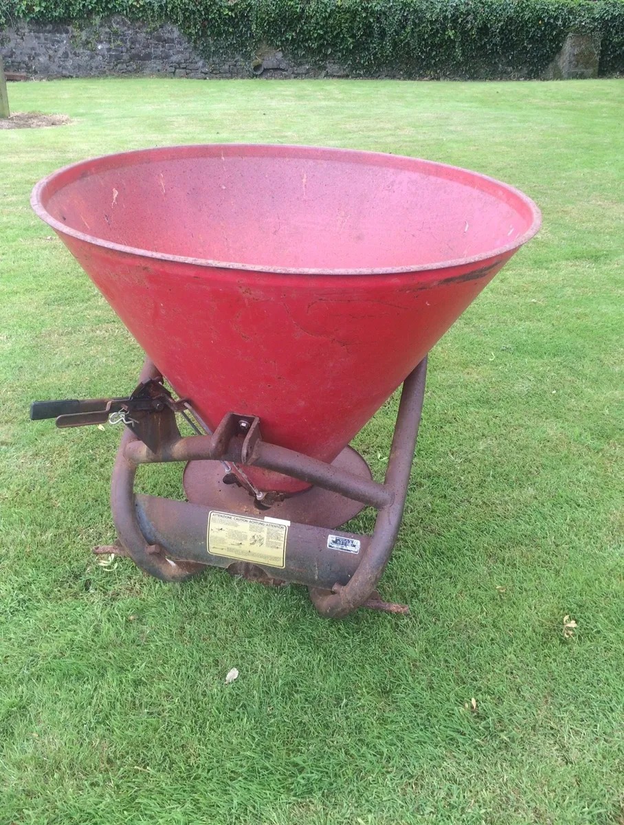 Fertilizer Spreader for Sale - Image 2