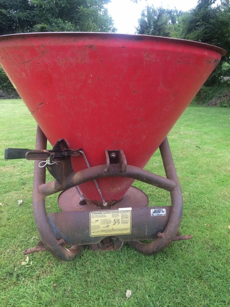 Fertilizer Spreader for Sale - Image 3