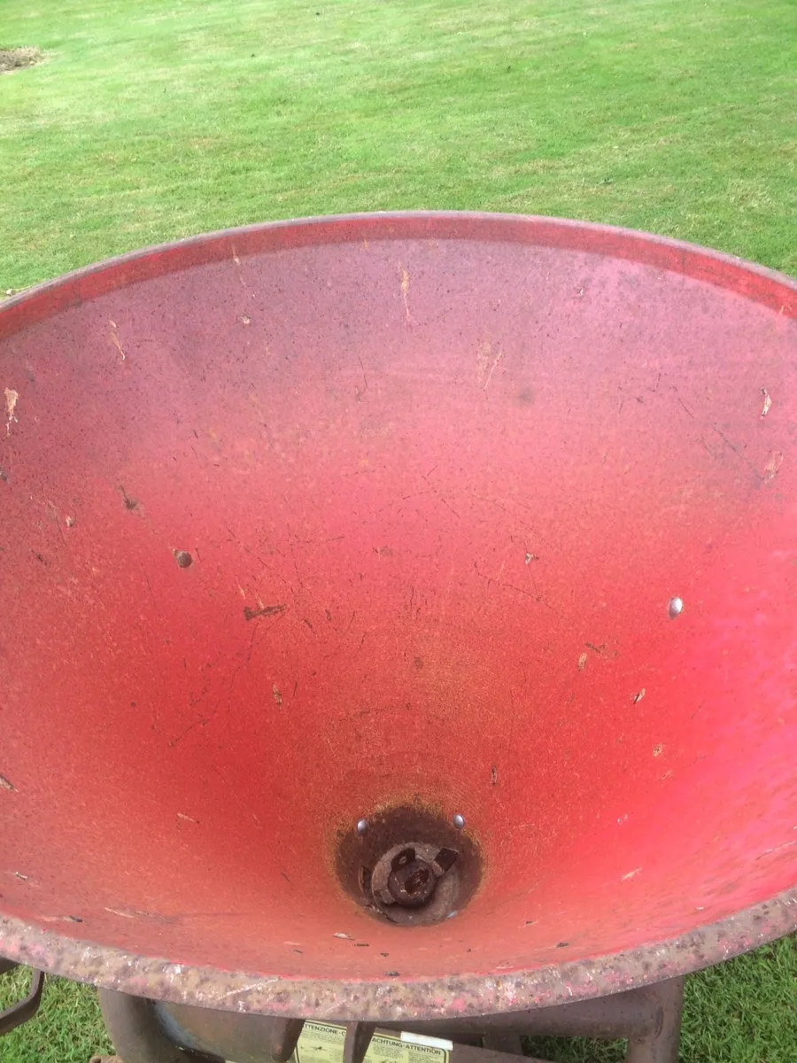 Fertilizer Spreader for Sale - Image 4