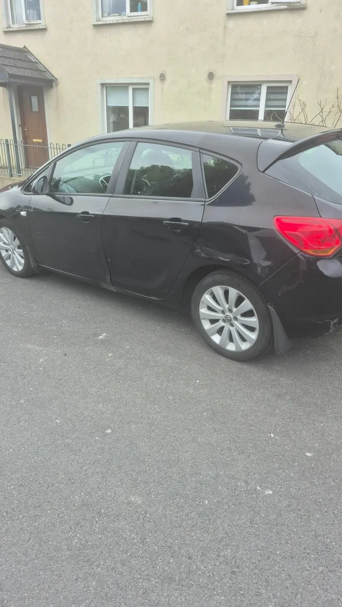 Opel Astra 2011 - Image 3