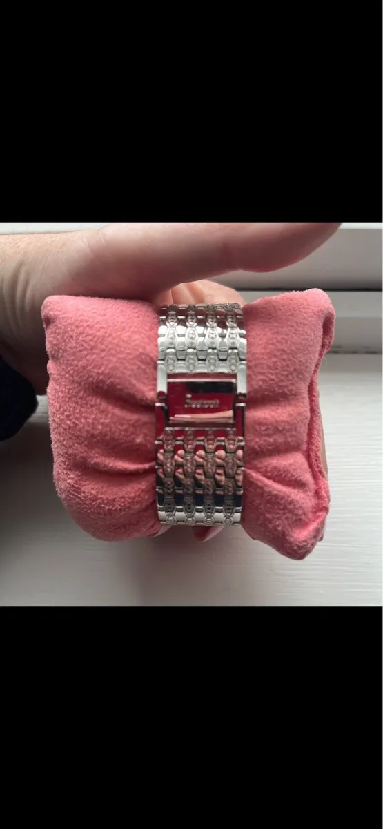 Watch. - Image 2