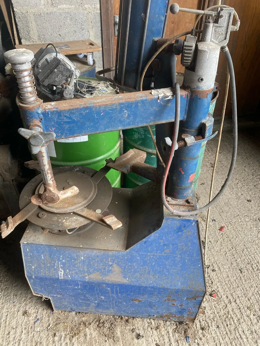 Single rotor tyre machine - Image 1
