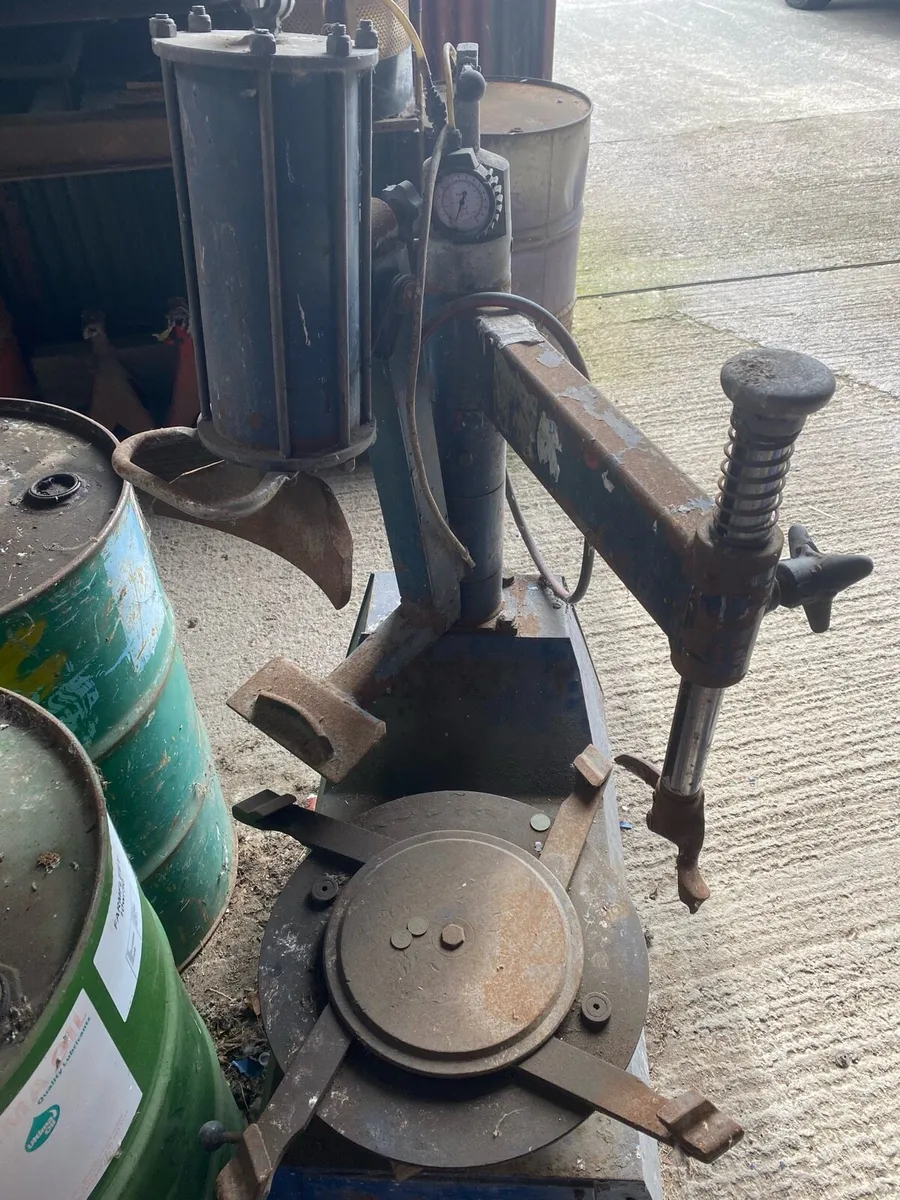 Single rotor tyre machine - Image 2