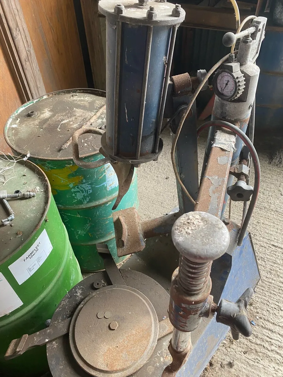 Single rotor tyre machine - Image 4