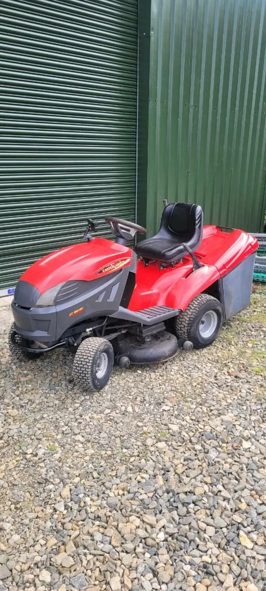 Castlegarden Hydrostatic Ride On Lawnmower - Image 4