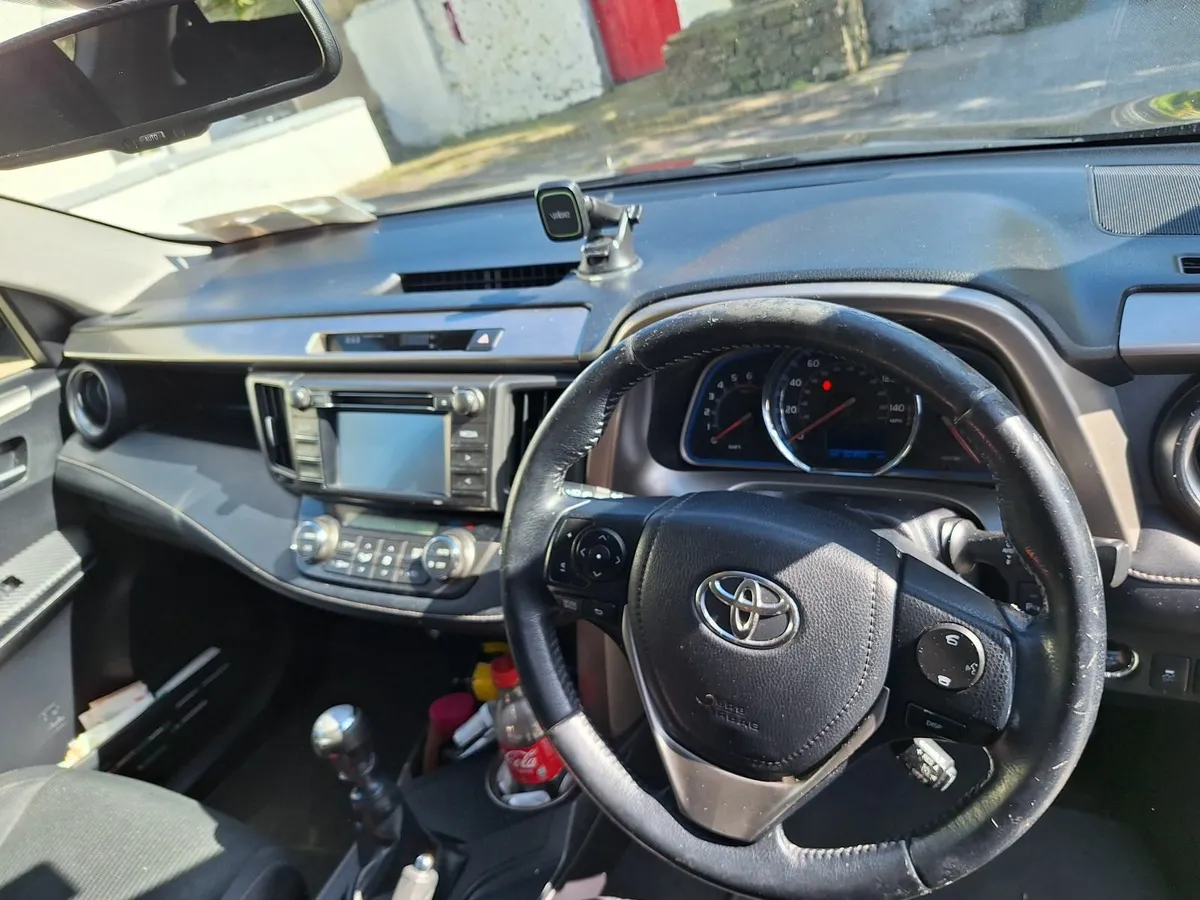 Toyota RAV4 2015 - Image 2