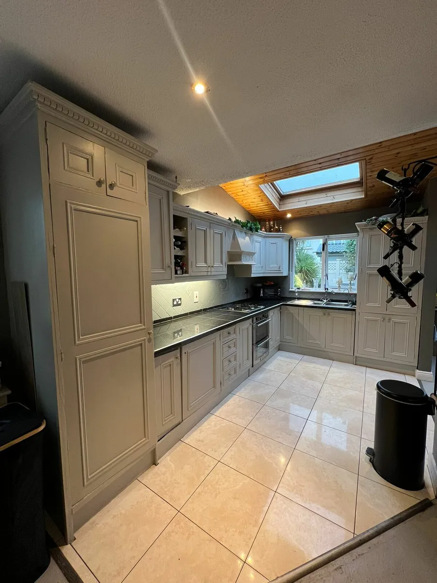 Kitchen units (cooker & oven) - Image 1
