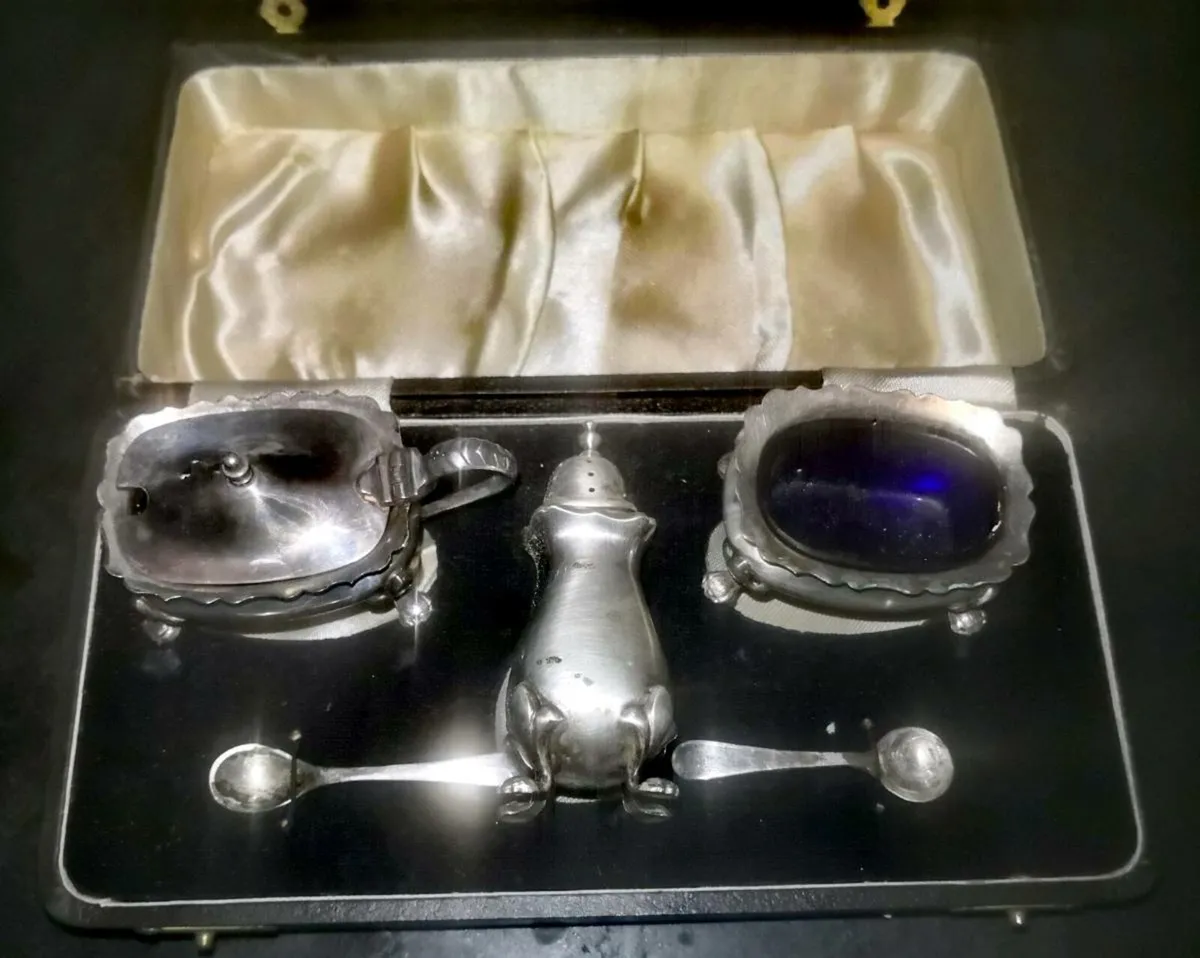 Antique table service set in box - Image 1