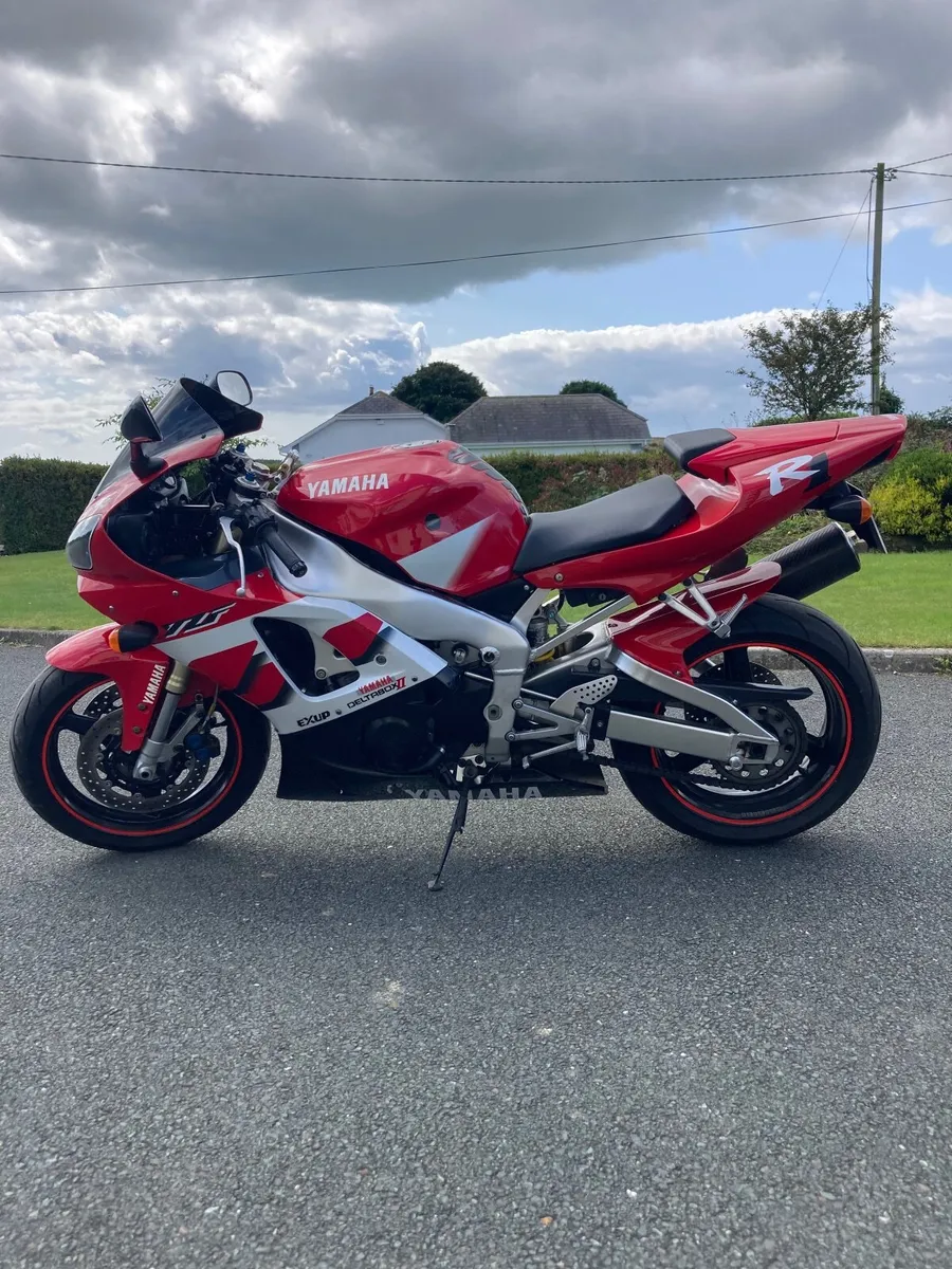 YAMAHA R1 - Image 3