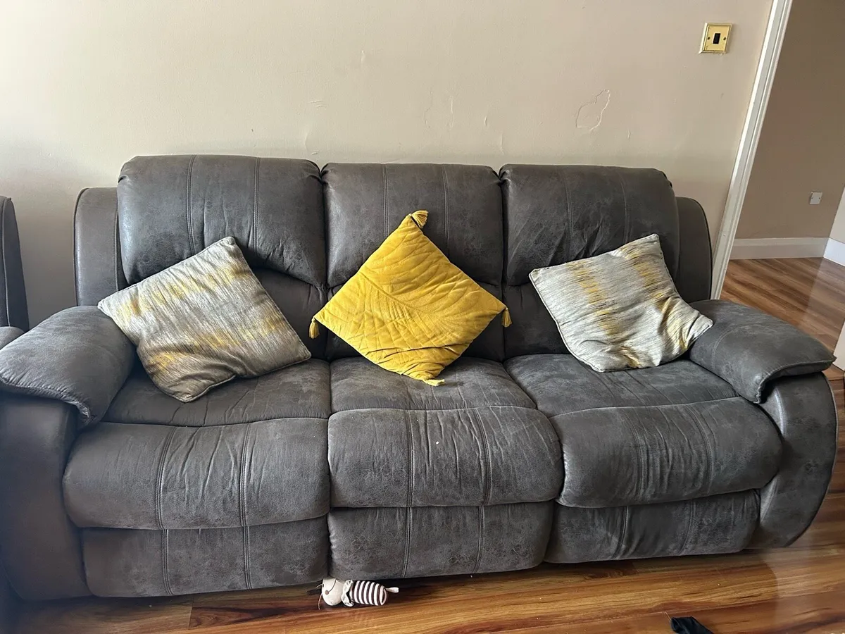 Suite of furniture - Image 4
