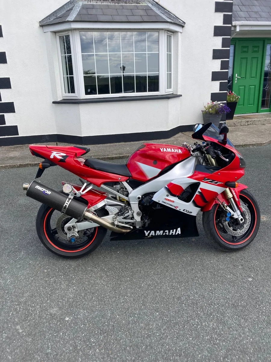 YAMAHA R1 - Image 1