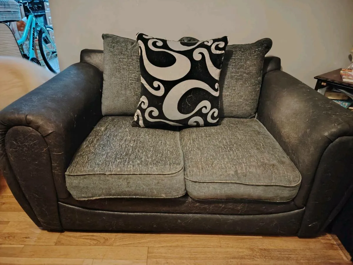 3 & 2 seater couch / sofa - Image 2
