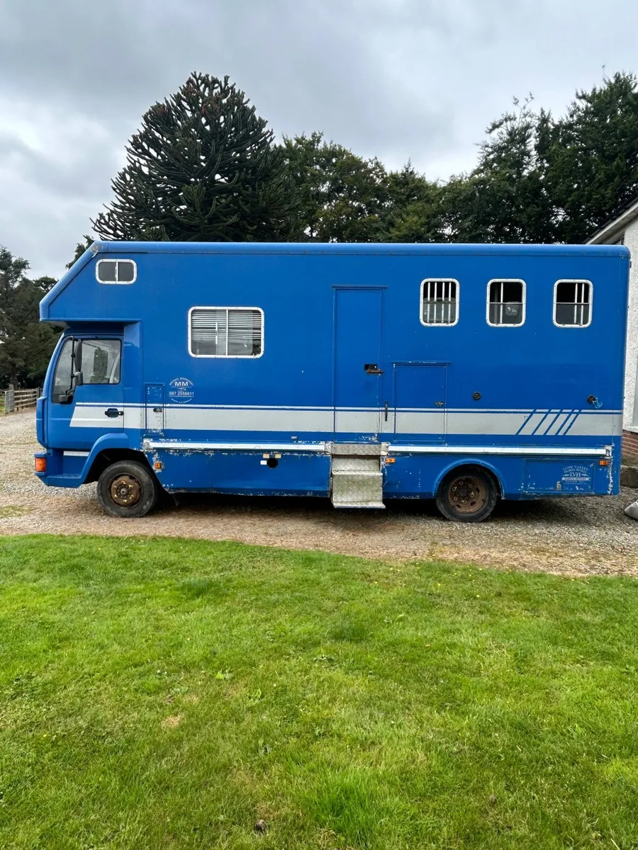 Horse lorry - Image 1