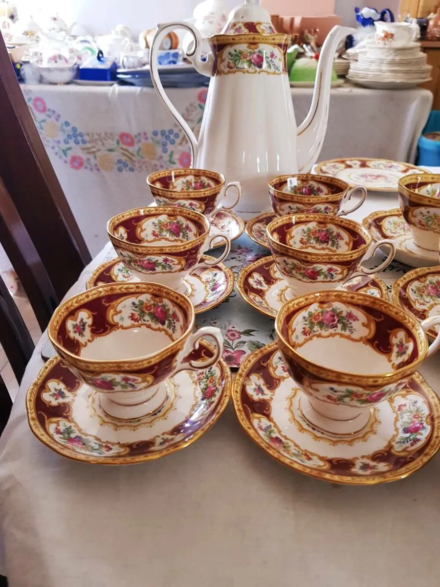 Lady Hamilton Royal albert41 piece service - Image 2