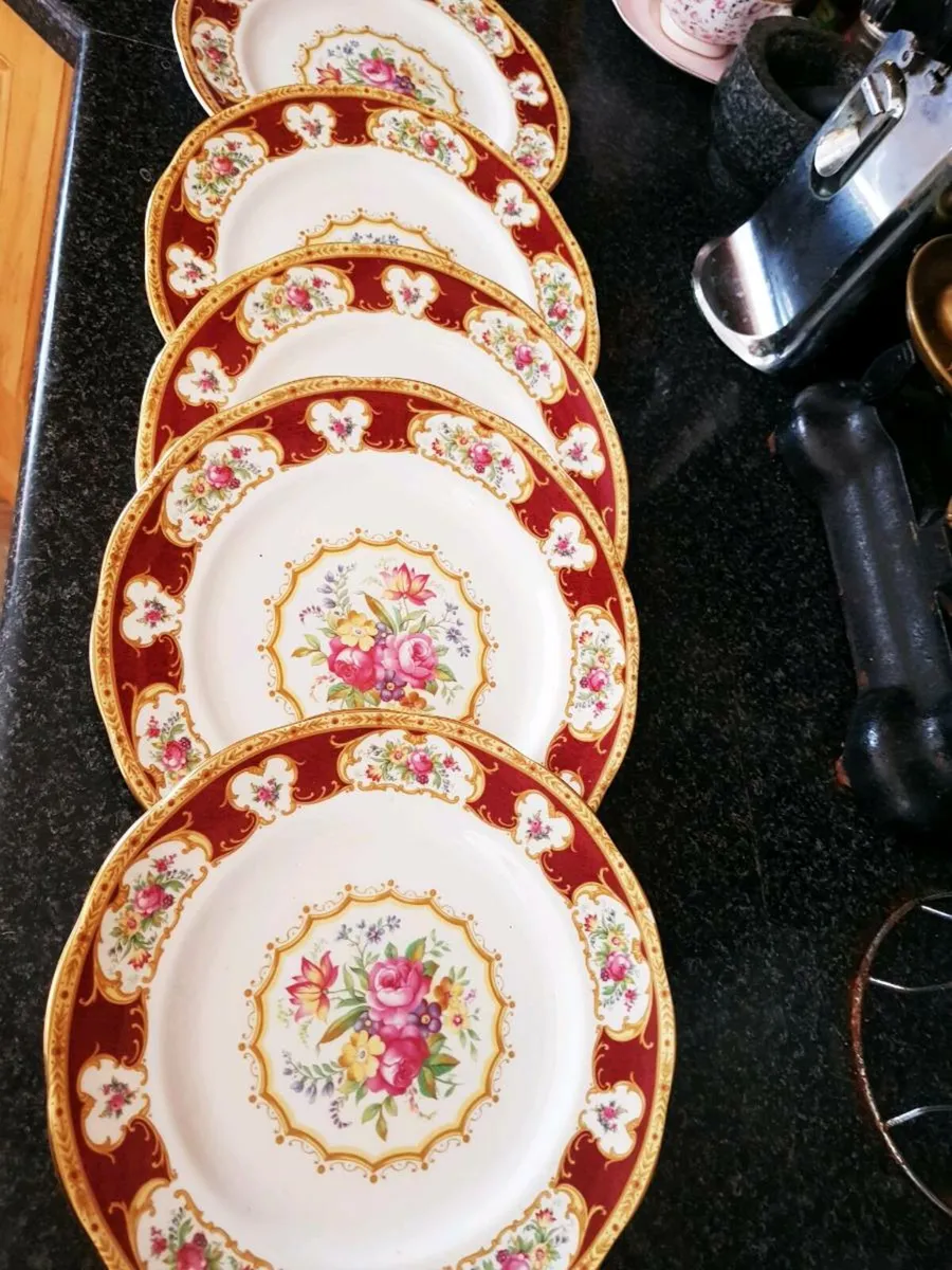 Lady Hamilton Royal albert41 piece service - Image 3