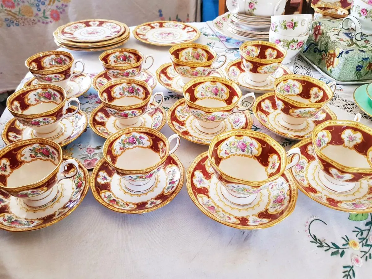 Lady Hamilton Royal albert41 piece service - Image 4