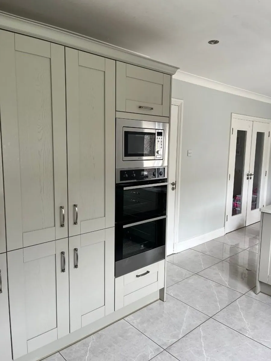 Fully fitted kitchen excellent condition - Image 2