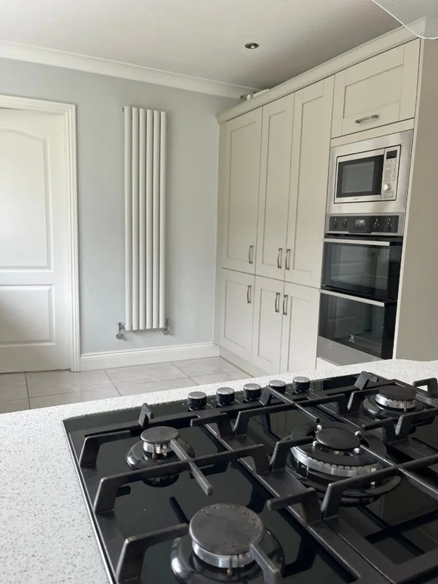Fully fitted kitchen excellent condition - Image 3