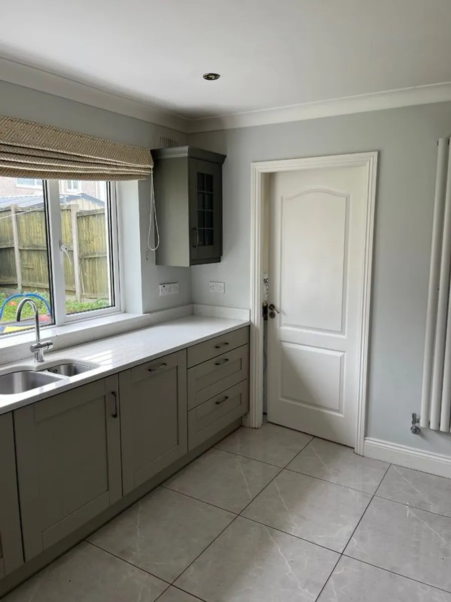 Fully fitted kitchen excellent condition - Image 4