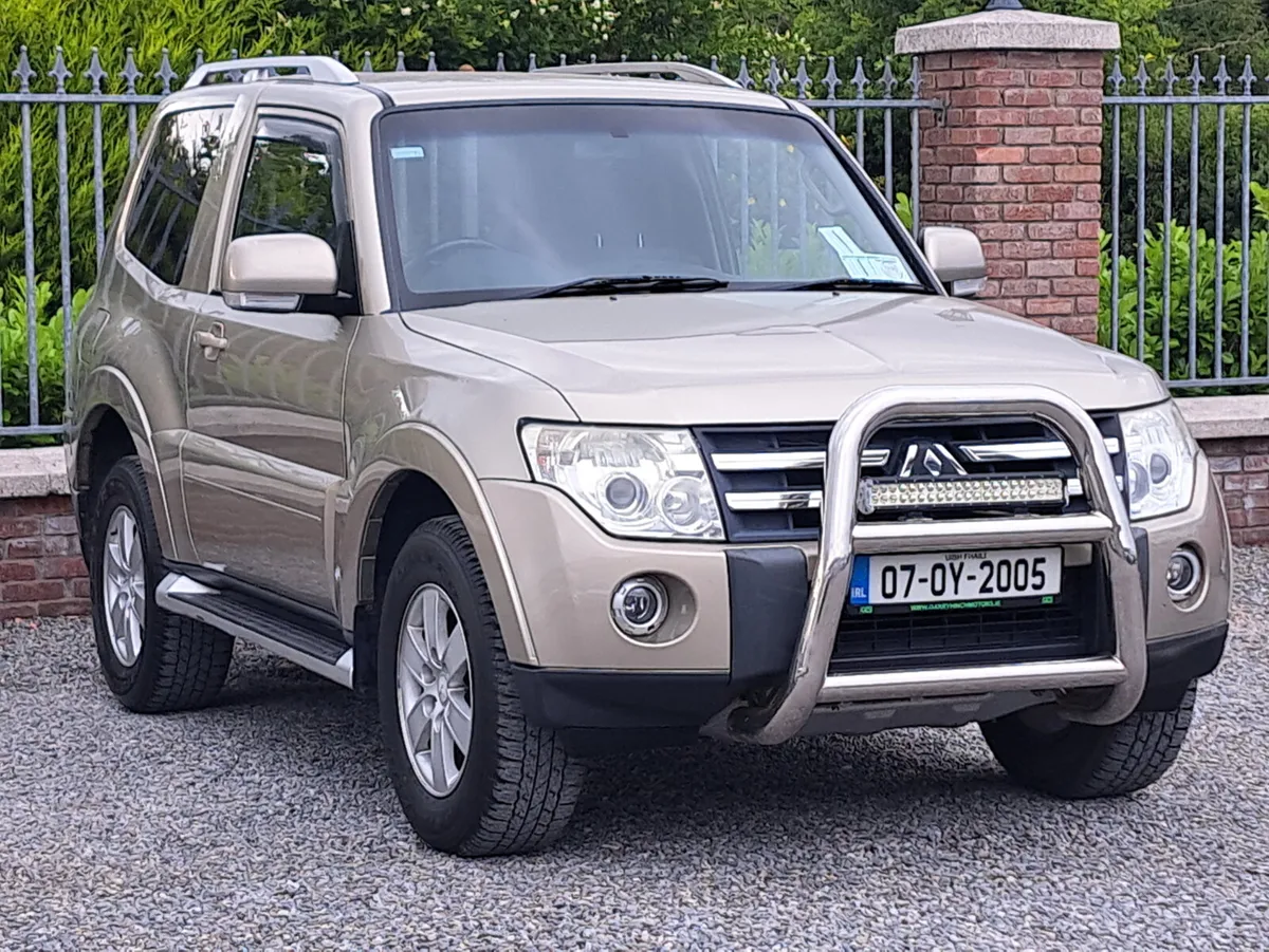 Mitsubishi Pajero 4 wd  SWB 3 door with bullbar - Image 2