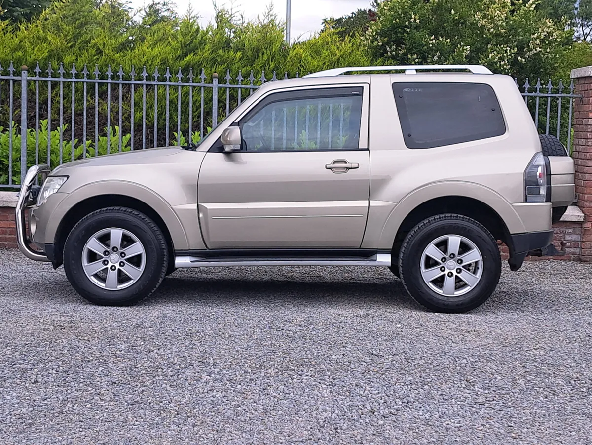 Mitsubishi Pajero 4 wd  SWB 3 door with bullbar - Image 3