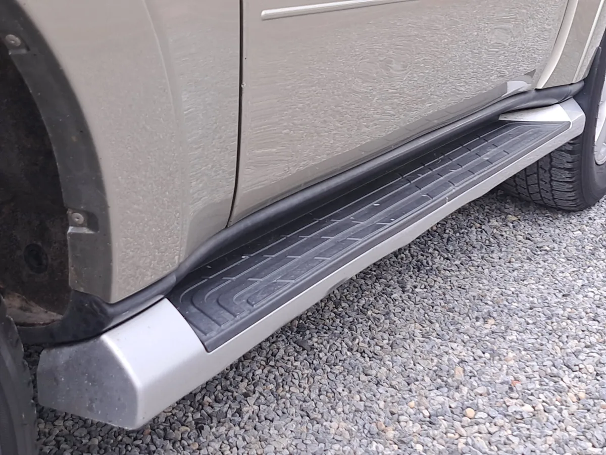 Mitsubishi Pajero 4 wd  SWB 3 door with bullbar - Image 4