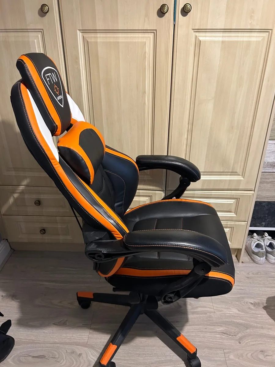 Gaming chair - Image 4