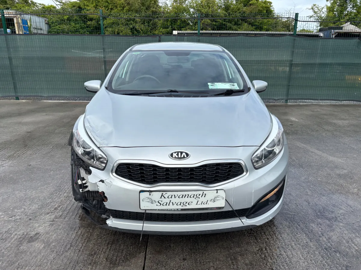 2017 Kia Ceed Diesel Light Damage Drive home - Image 2