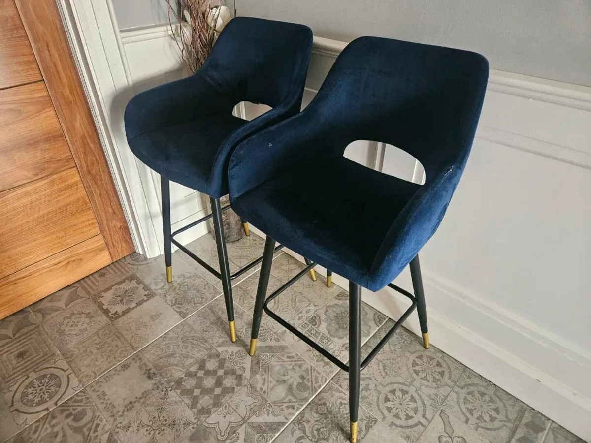 6 bar stools - Image 1