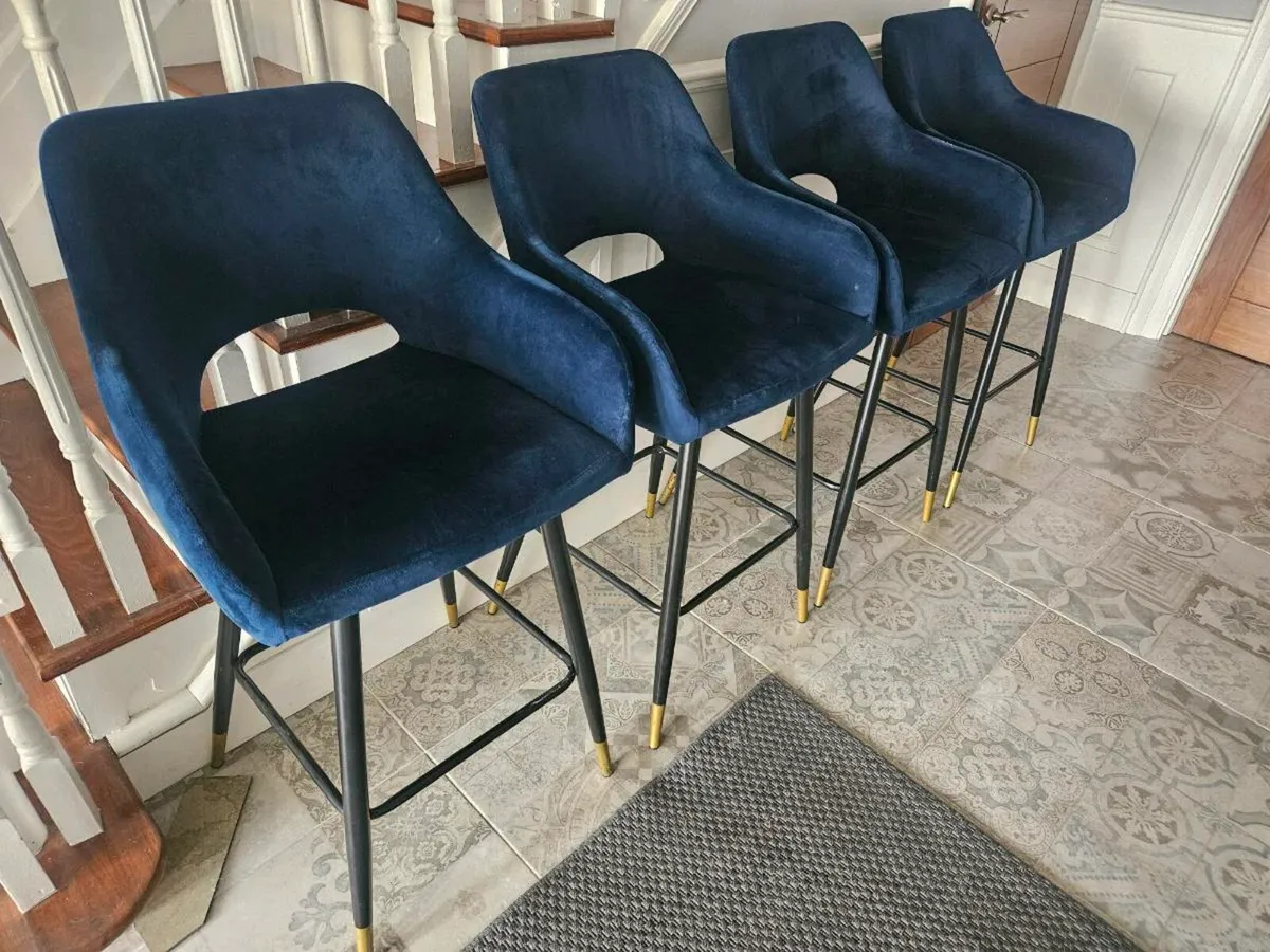 6 bar stools - Image 2