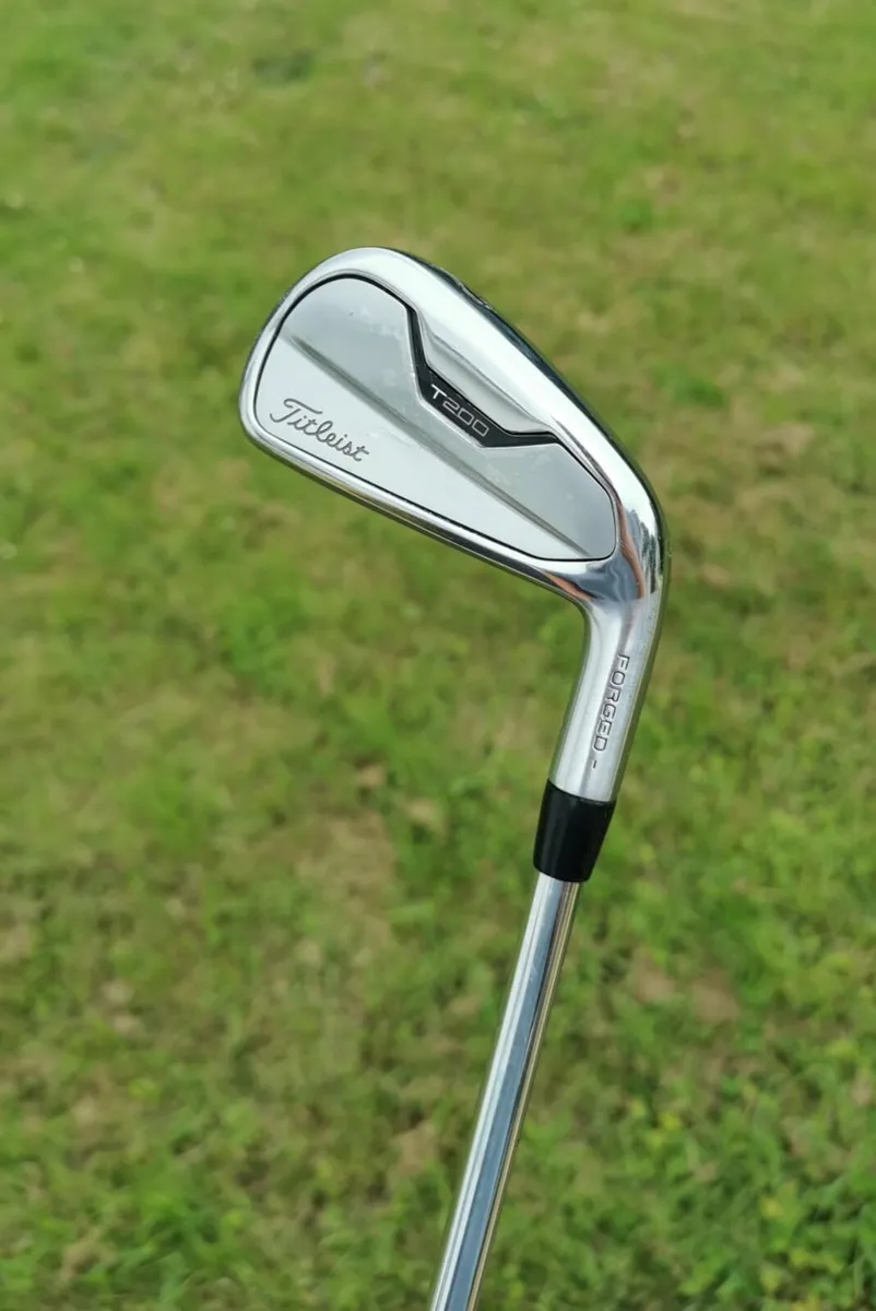 Titleist T200 Driving/Utility 2 Iron - Image 1