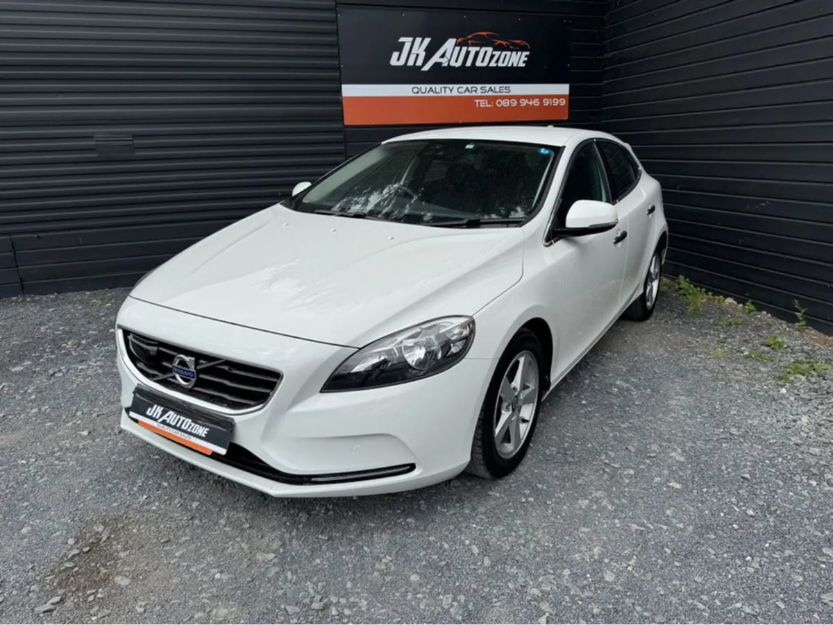 Volvo V40 1.6 T4 Auto - Image 2
