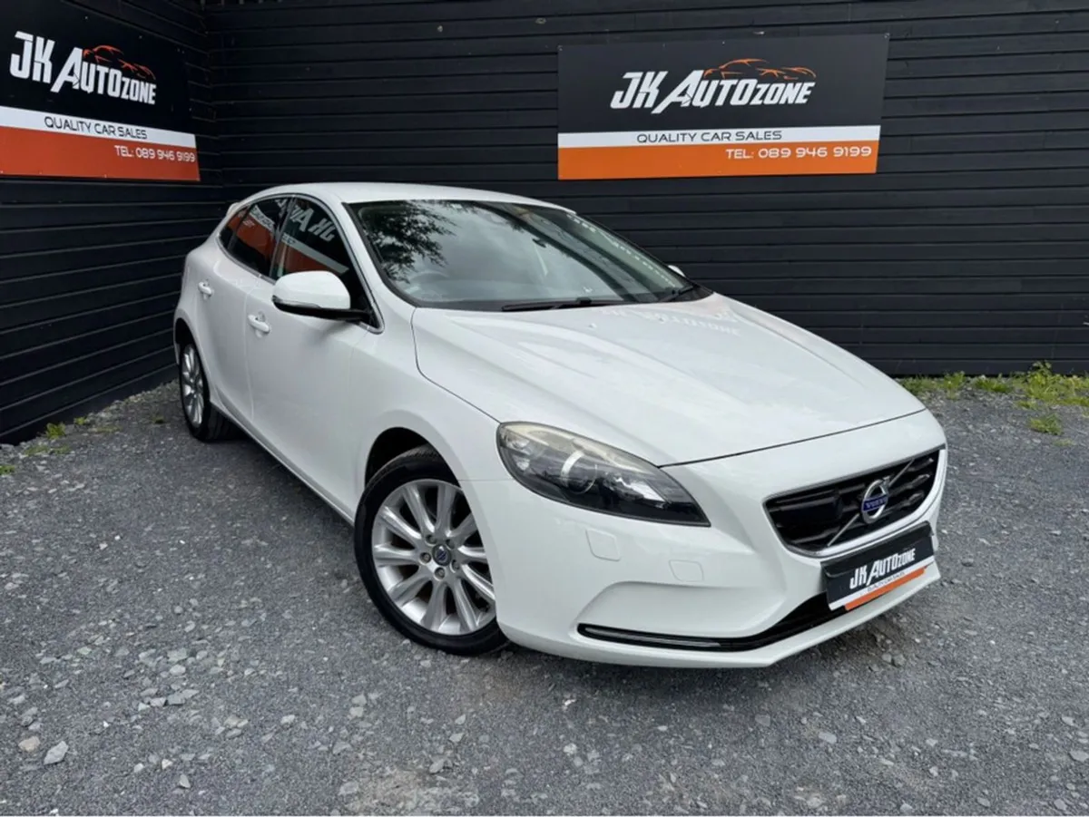 Volvo V40 1.6 T4 Auto - Image 1