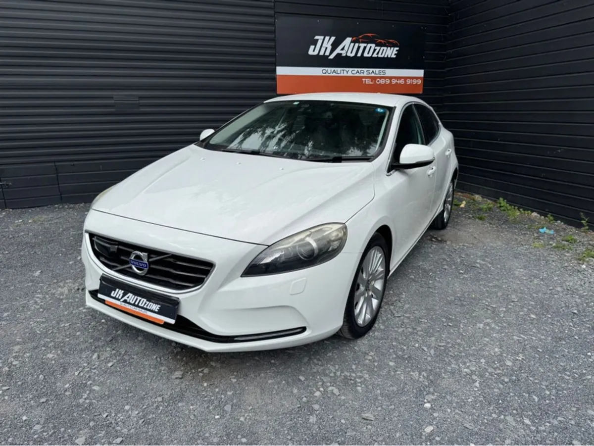 Volvo V40 1.6 T4 Auto - Image 3