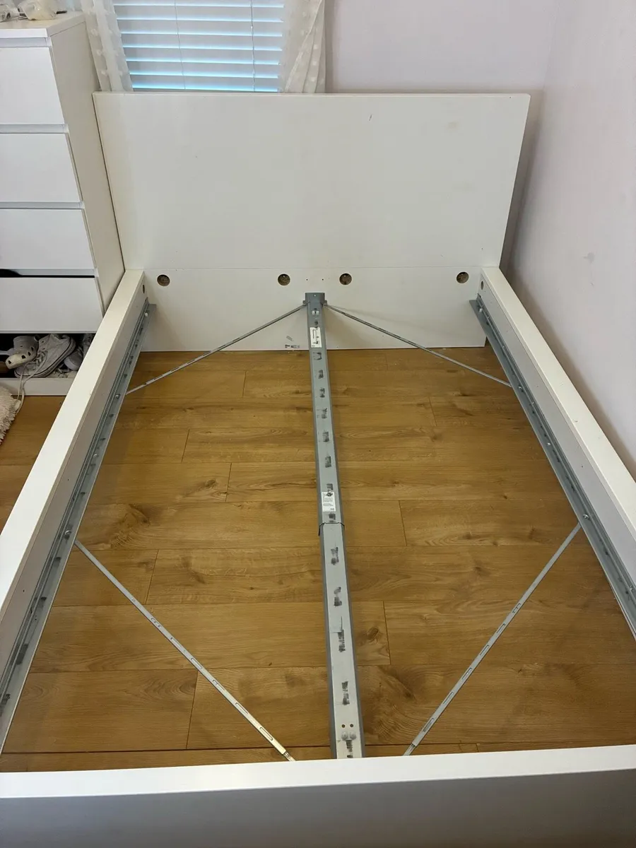 Double bed - Image 1