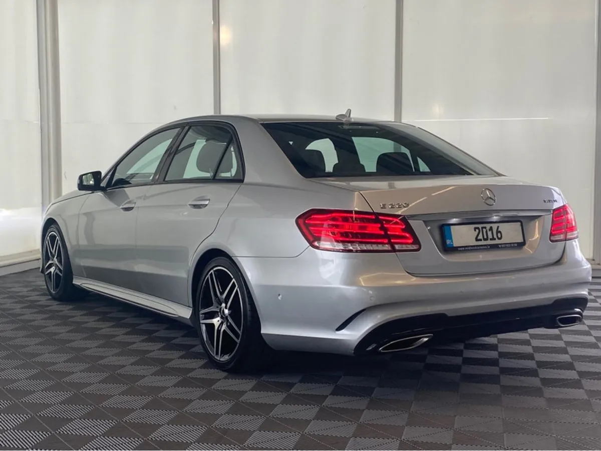 Mercedes-Benz E-Class E220d AMG Night Edition - Image 4